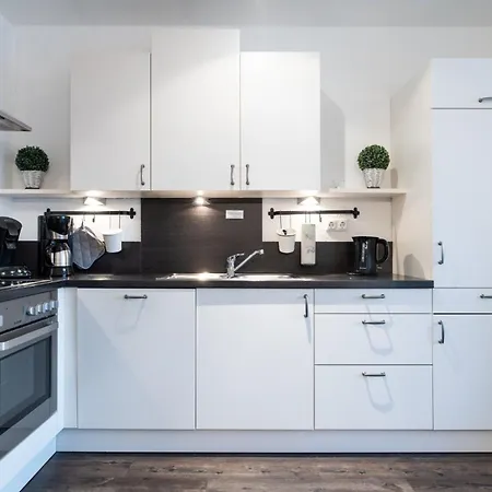 Marin, 11 Apartman *